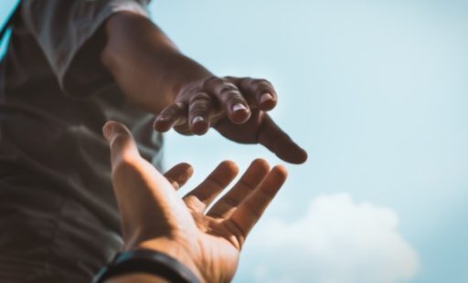 El dolor de la indiferencia: su hijo con discapacidad cayó al descender del colectivo y nadie lo auxilió